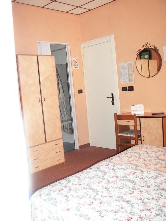 Albergo Sangrila لانزو تورينيس الغرفة الصورة