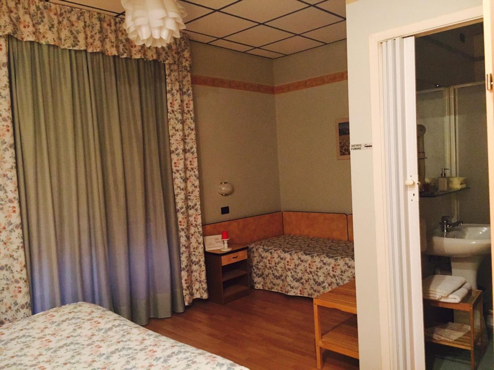Albergo Sangrila لانزو تورينيس الغرفة الصورة